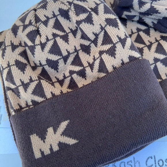 Michael Kors Hat,Gloves & Scarf Set MK Signature Cold Weather Chocolate - Picture 3 of 10